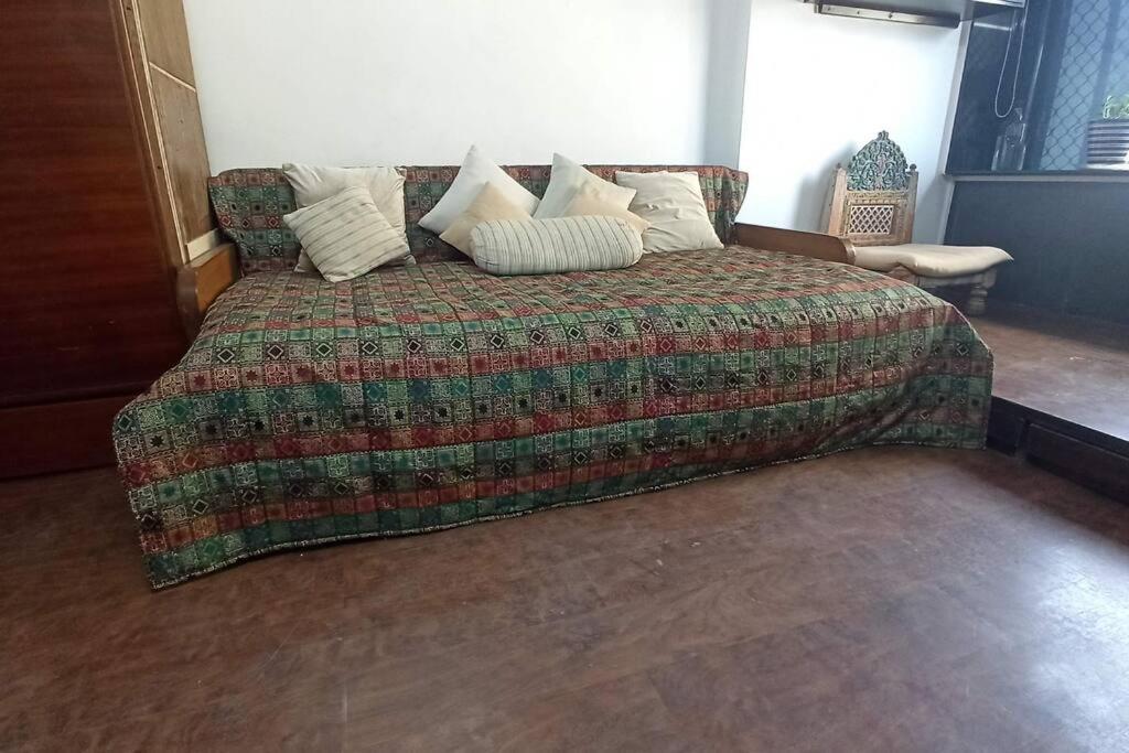 Cozy Private Ac Studio By The Sea Bandstand Bandra W Mumbai Nr Taj Lands End Lejlighed Eksteriør billede