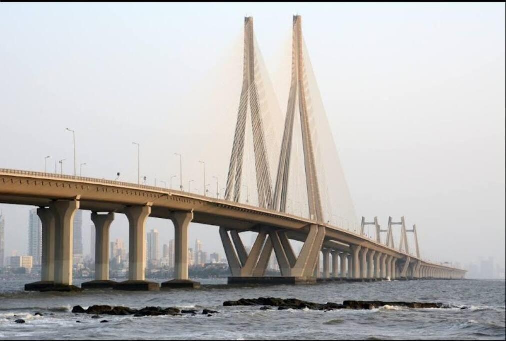 Cozy Private Ac Studio By The Sea Bandstand Bandra W Mumbai Nr Taj Lands End Lejlighed Eksteriør billede