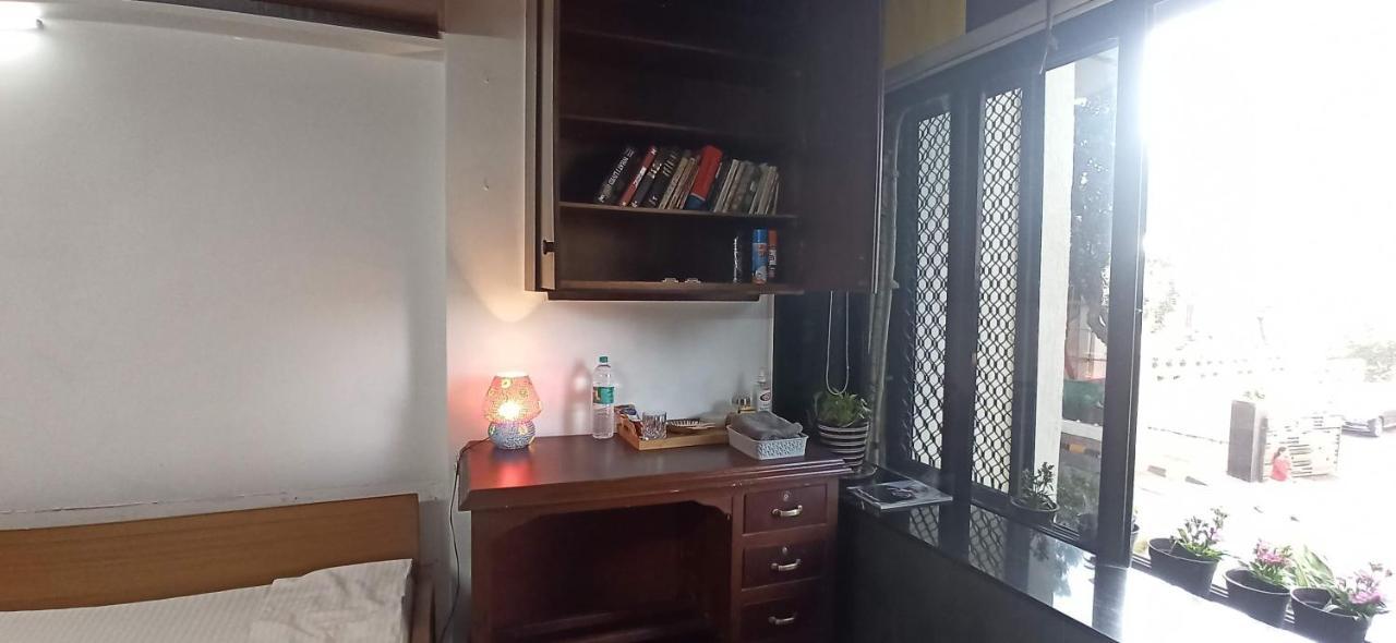Cozy Private Ac Studio By The Sea Bandstand Bandra W Mumbai Nr Taj Lands End Lejlighed Eksteriør billede