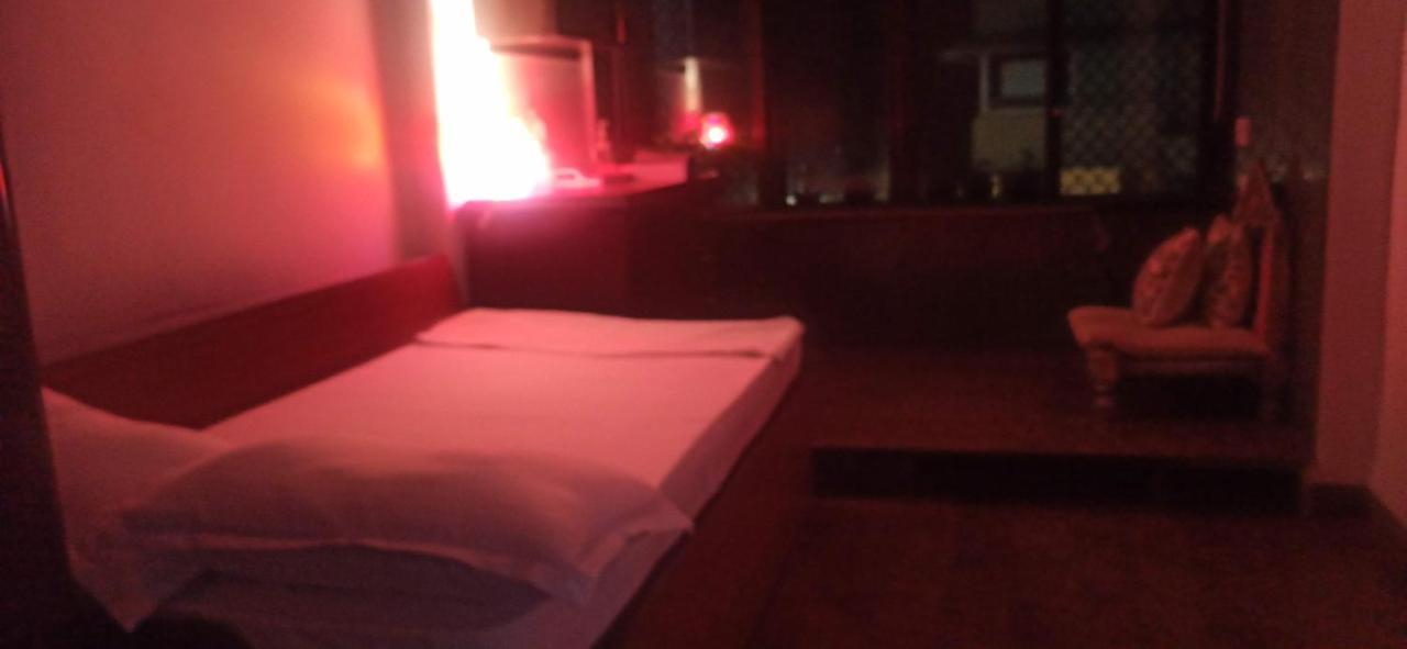 Cozy Private Ac Studio By The Sea Bandstand Bandra W Mumbai Nr Taj Lands End Lejlighed Eksteriør billede