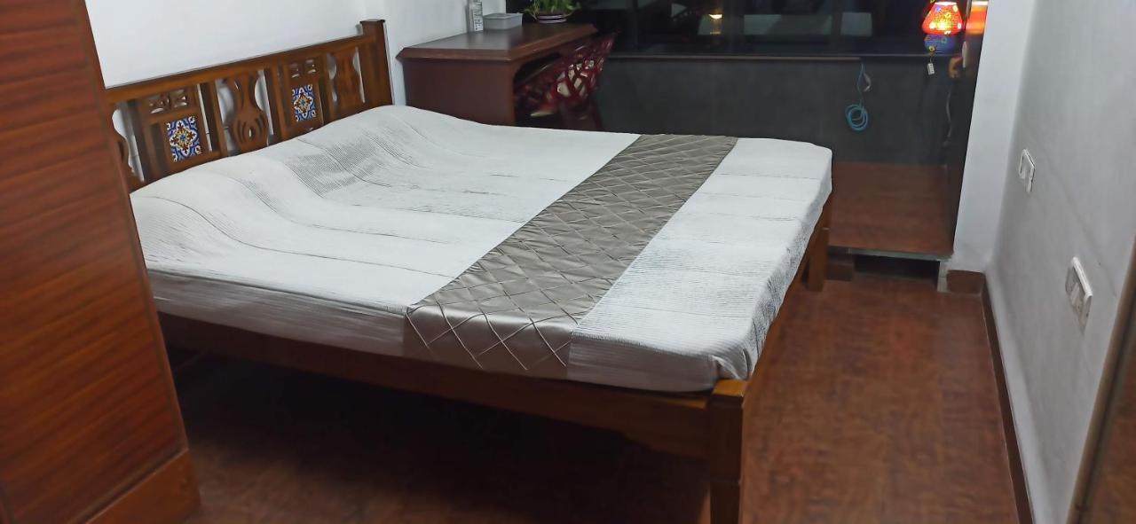 Cozy Private Ac Studio By The Sea Bandstand Bandra W Mumbai Nr Taj Lands End Lejlighed Eksteriør billede